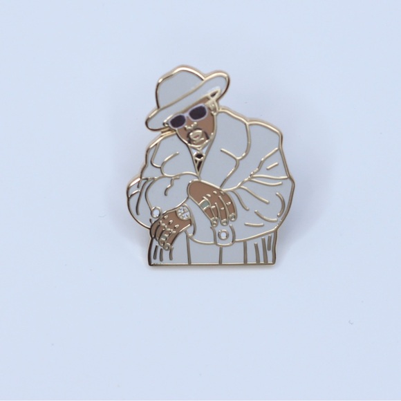 Tony Snow (pimp-c) player Stylish White and Gold Enamel Pin - Picture 10 of 11